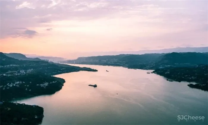 长江边上的艺术酒店 以游轮为主题的乐享空间