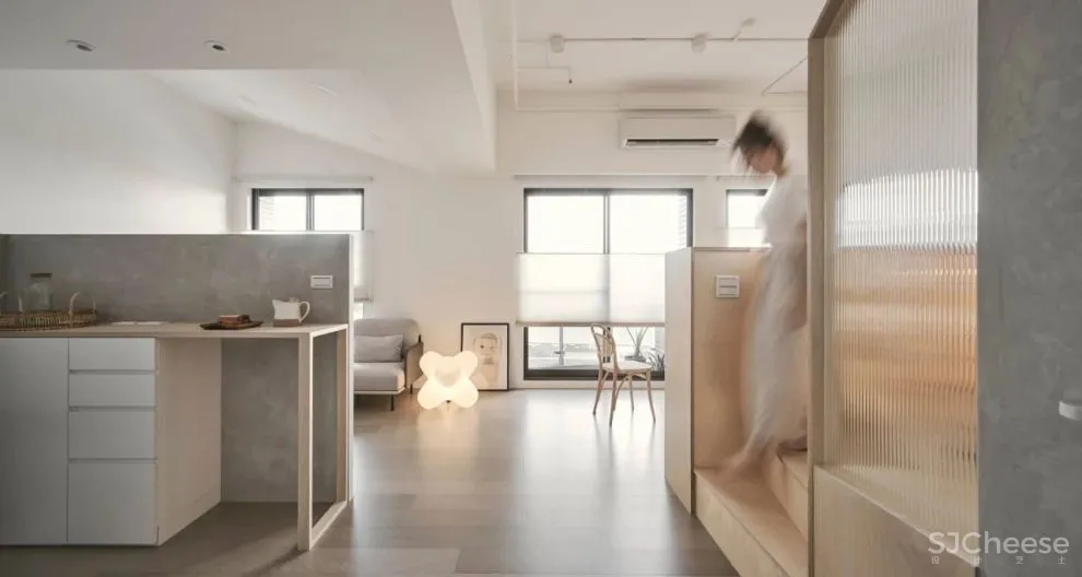 原木纯白空间感,简约轻盈的台式美宅