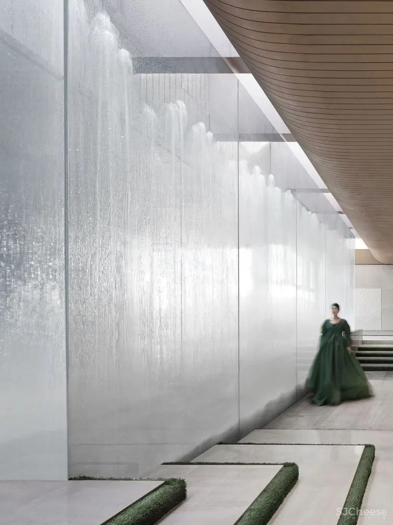 关联以空间的「解构性」和「抽象性」 构序「超现实的界面」