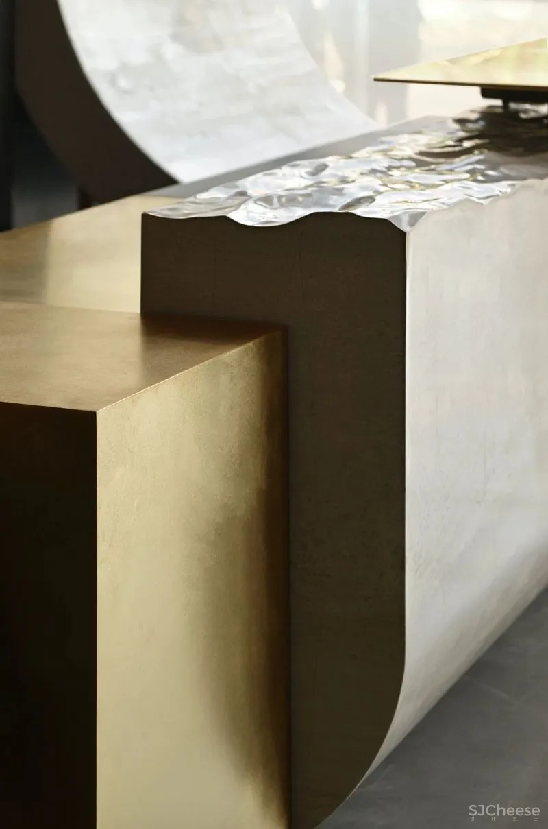 关联以空间的「解构性」和「抽象性」 构序「超现实的界面」