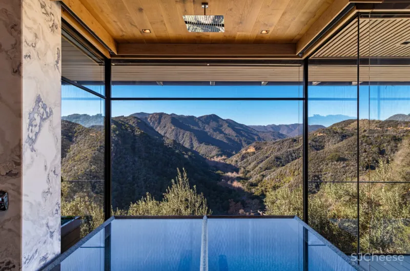 1800㎡ 的别墅 ,月租金248万,主卧天窗全打开,再次刷新豪宅认知!