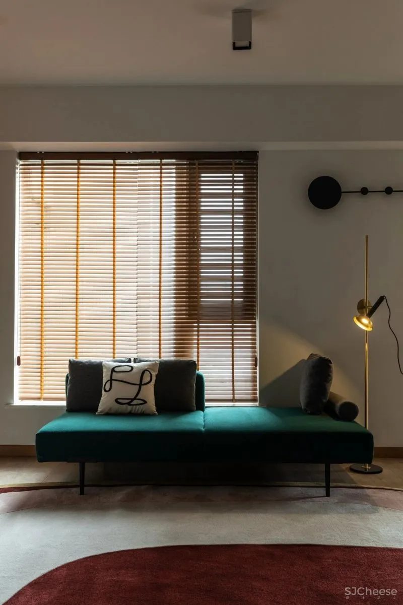 如何把宋朝装进家？136㎡两室“碰瓷”《清平乐》配色，胭脂红、浅棕黄，让人1秒穿越