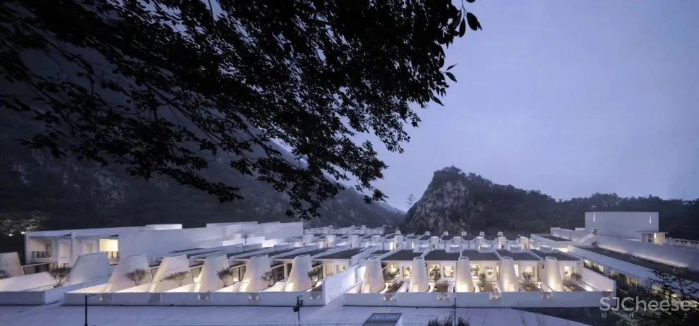 汤山云夕博物纪—矿坑石料雕琢的美学空间,是酒店也是美术馆