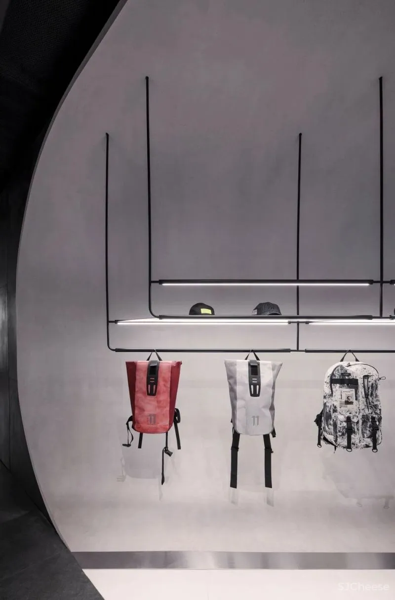 街头潮牌集合店Akenz上海TX mall旗舰店,滑板文化植入空间中