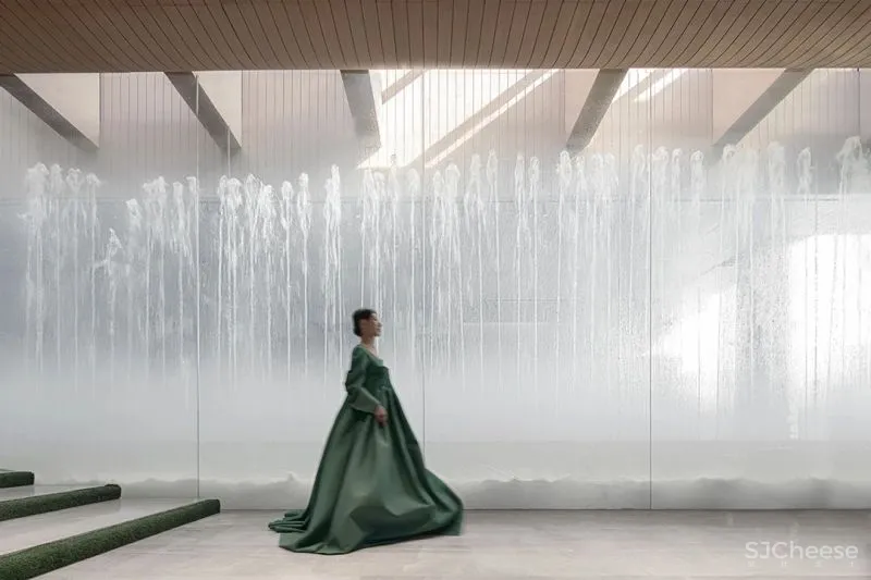 关联以空间的「解构性」和「抽象性」 构序「超现实的界面」