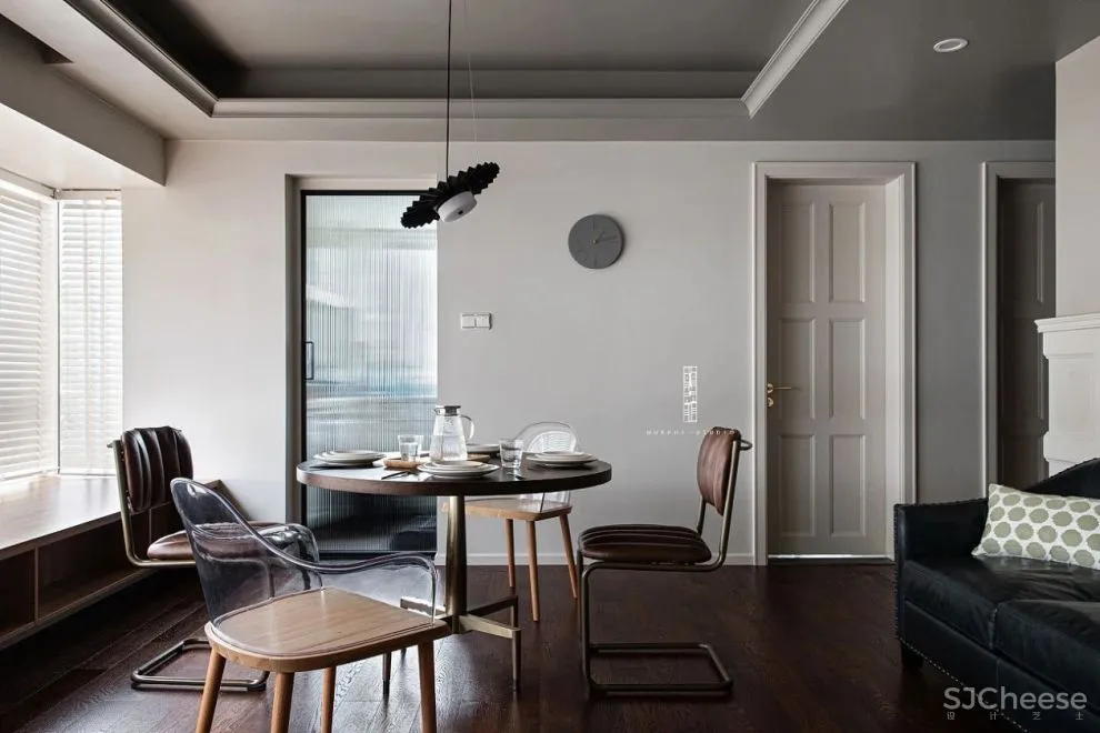 “大众脸”翻身成小区最靓的宅 墨菲设计