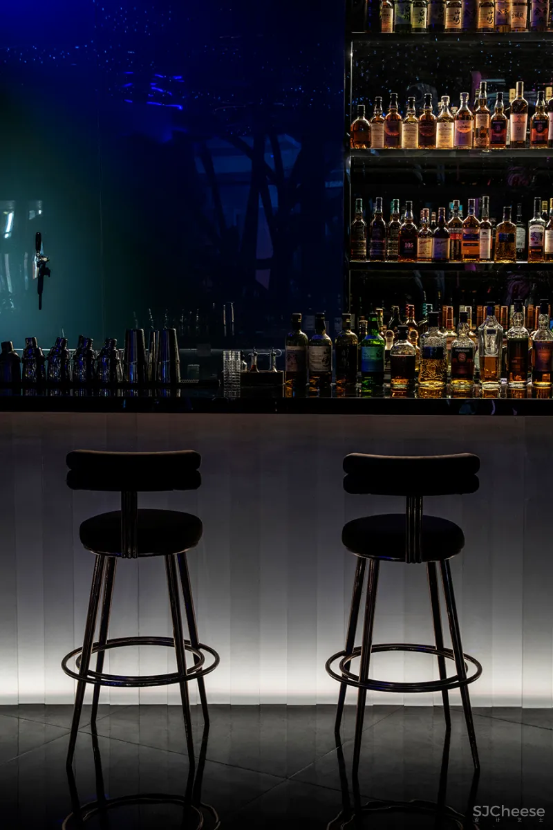 邵龙 • 在木星酒吧|不甘寂寞的宇宙星空,感性与理性的交替共振