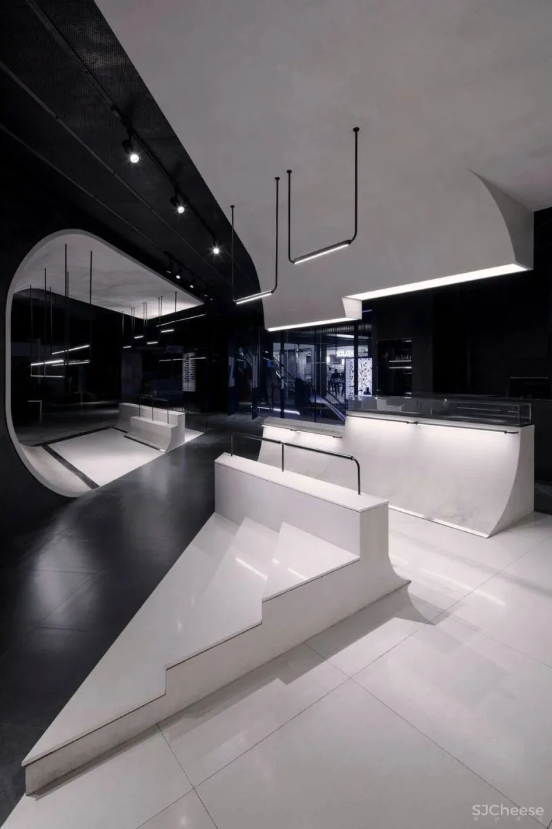 街头潮牌集合店Akenz上海TX mall旗舰店,滑板文化植入空间中