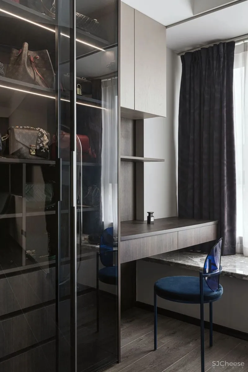 135㎡简约风,巧用大地色系,她家优雅又耐看!