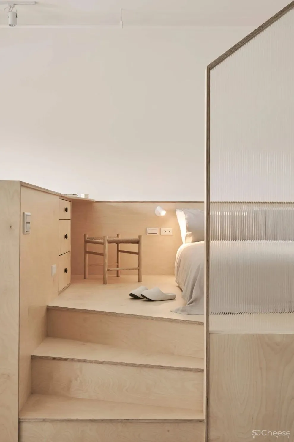 原木纯白空间感,简约轻盈的台式美宅