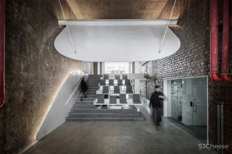 新作 举目垂屏 – 老厂房办公室改造，重庆 青·微舍工作室