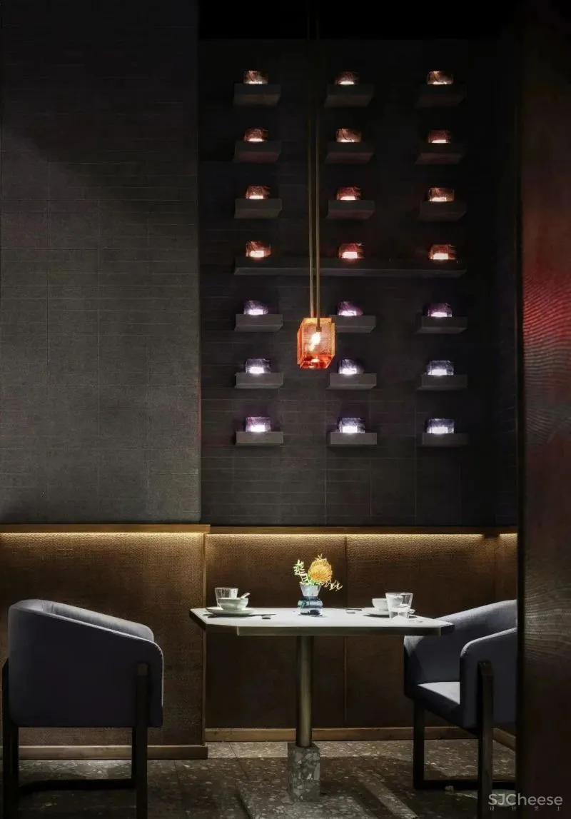 取其色彩变换之妙,麻六记国贸首店