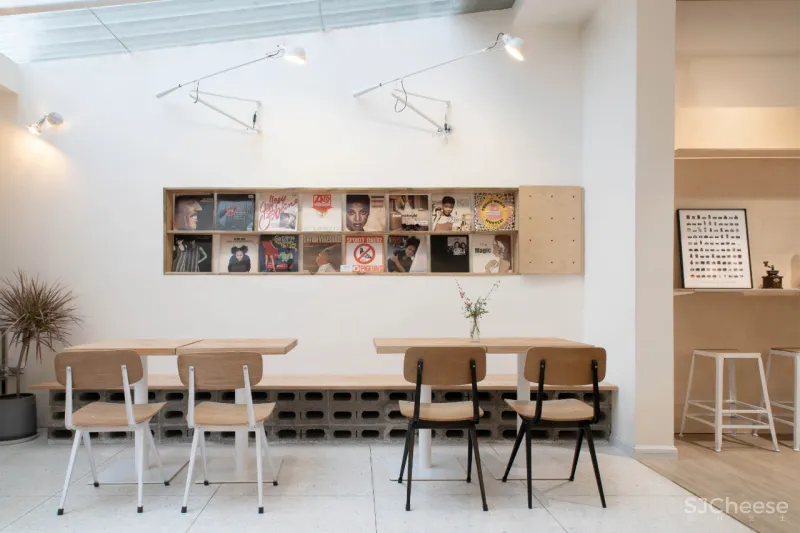 外物 × More Mountains多山:咖啡轻食青旅集合店