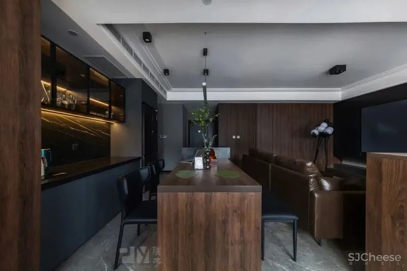 力量黑 生机绿,这个128㎡家既有蓄势的氛围,又有向上的张力! 璞予设计