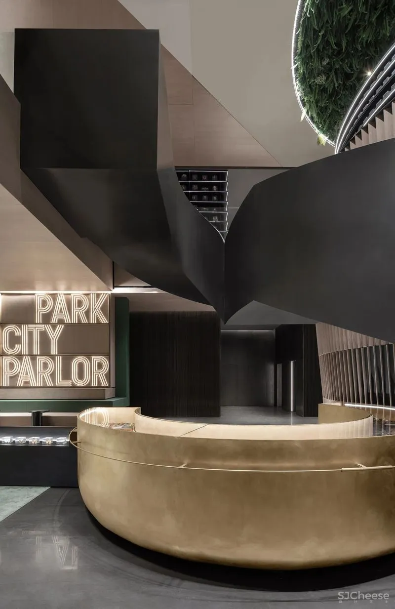 关联以空间的「解构性」和「抽象性」 构序「超现实的界面」