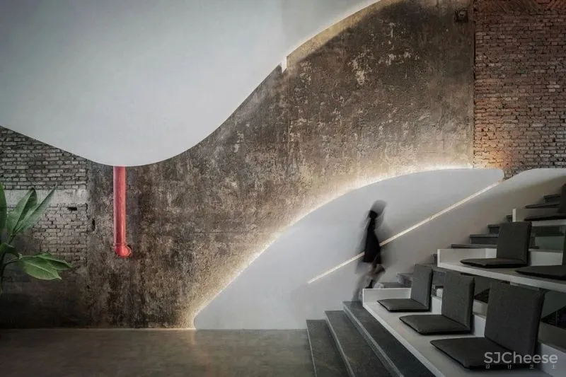 新作 举目垂屏 – 老厂房办公室改造，重庆 青·微舍工作室