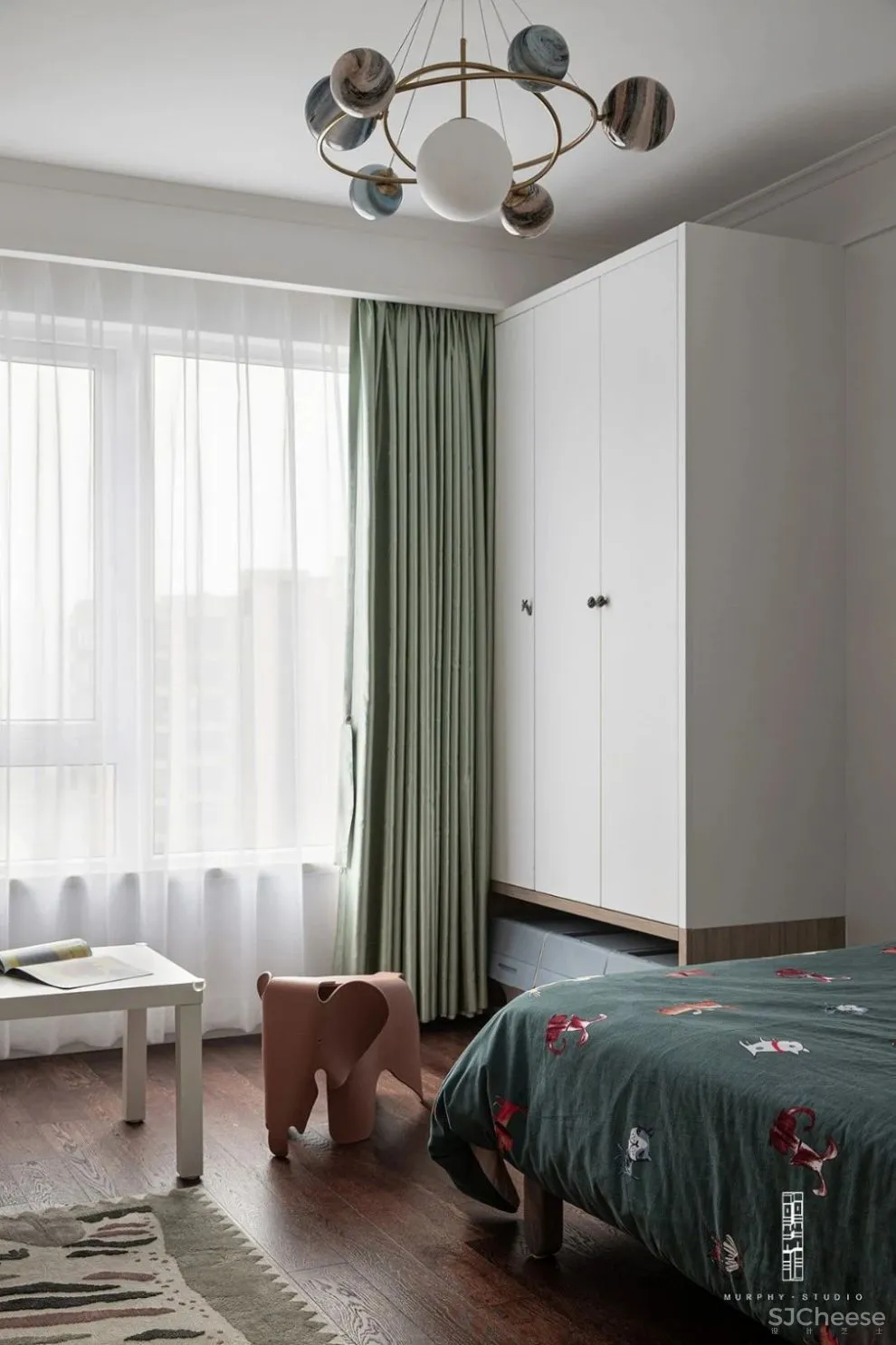 “大众脸”翻身成小区最靓的宅 墨菲设计