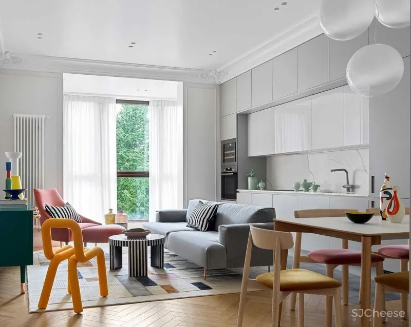 这个家的色彩真是又多又有趣，并巧妙的融入了法式的浪漫中