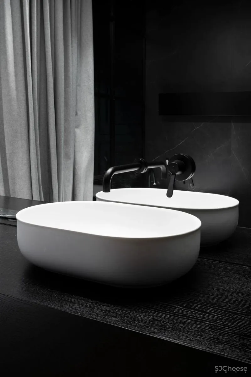 那黑暗的家，给我宁静的眼，我让它来寻找光明