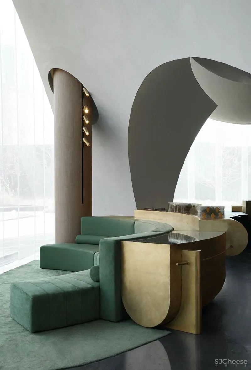 关联以空间的「解构性」和「抽象性」 构序「超现实的界面」