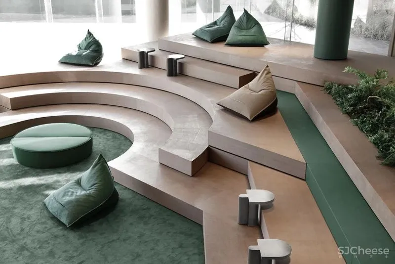 关联以空间的「解构性」和「抽象性」 构序「超现实的界面」