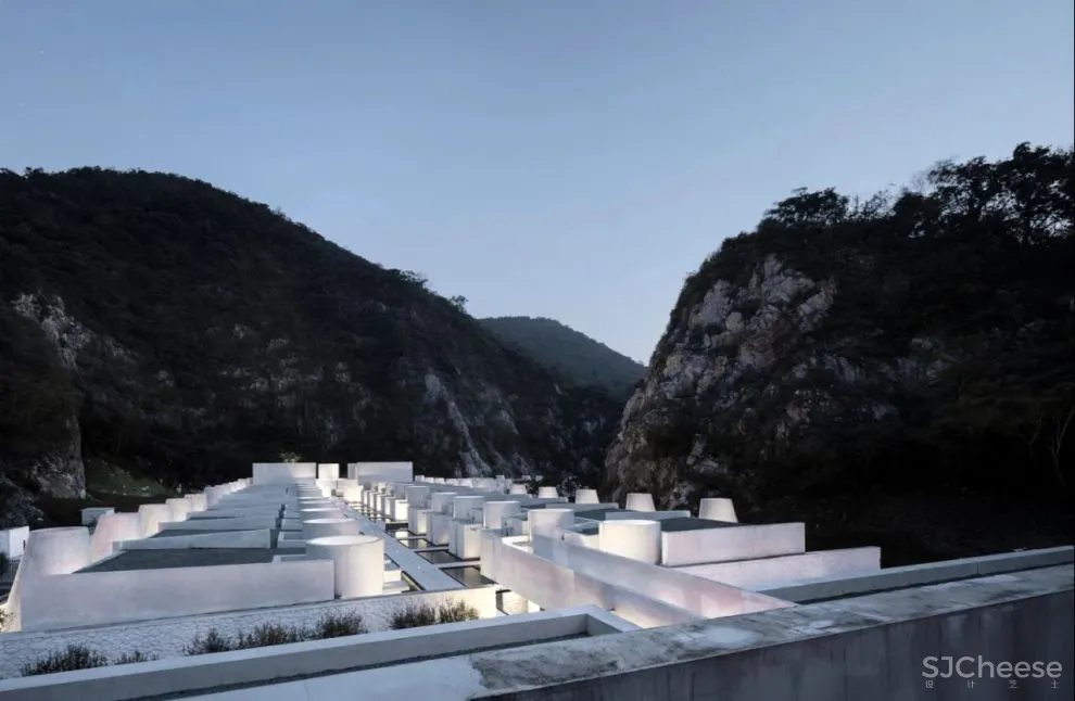 汤山云夕博物纪—矿坑石料雕琢的美学空间,是酒店也是美术馆