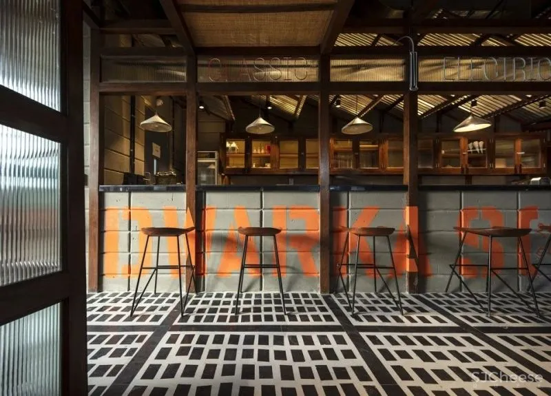 印度首家应对疫情的餐厅出现！乡村但实用，网友：“连魔幻的邻国都不敢草率了！”