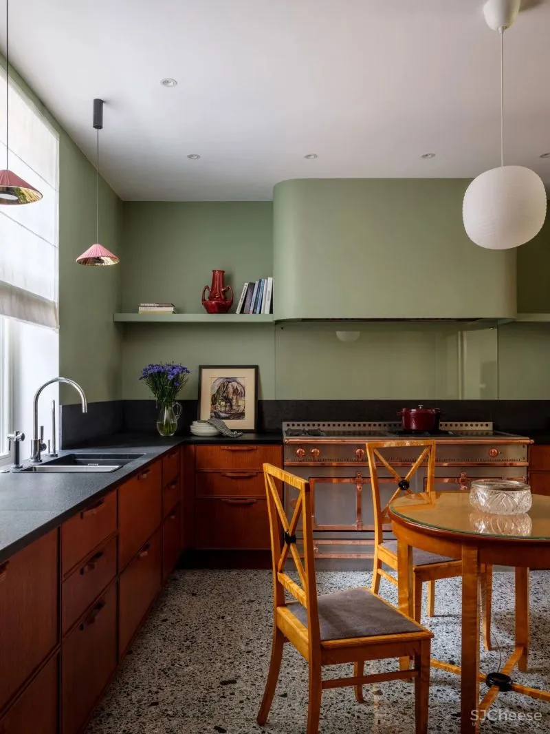 以赤陶土色和橄榄绿色,打造20世纪30年代建筑的旧魅力