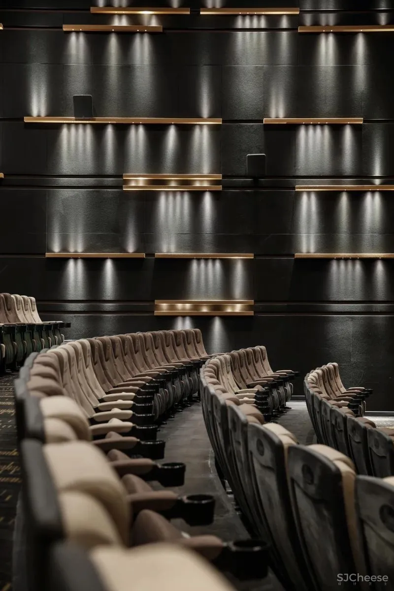 未来感爆棚,玩转影像化信息流的影院空间丨壹正企划 罗灵杰-龙慧祺