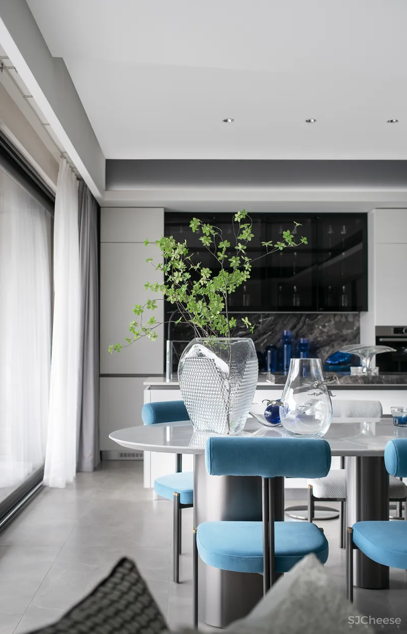 九度设计 165㎡简约大平层,撞色经典蓝,时髦又高级!