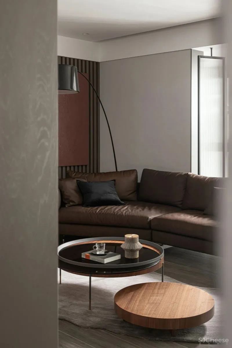 135㎡简约风,巧用大地色系,她家优雅又耐看!