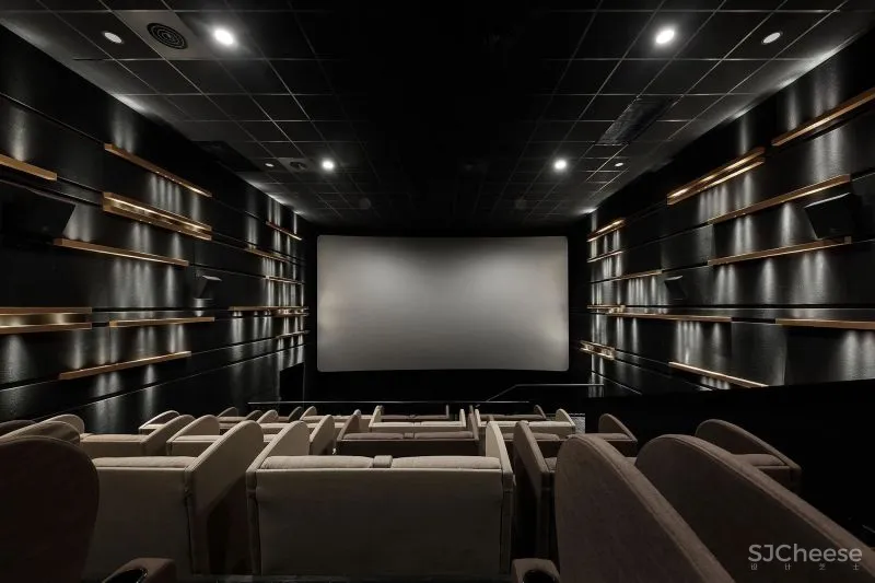 未来感爆棚,玩转影像化信息流的影院空间丨壹正企划 罗灵杰-龙慧祺