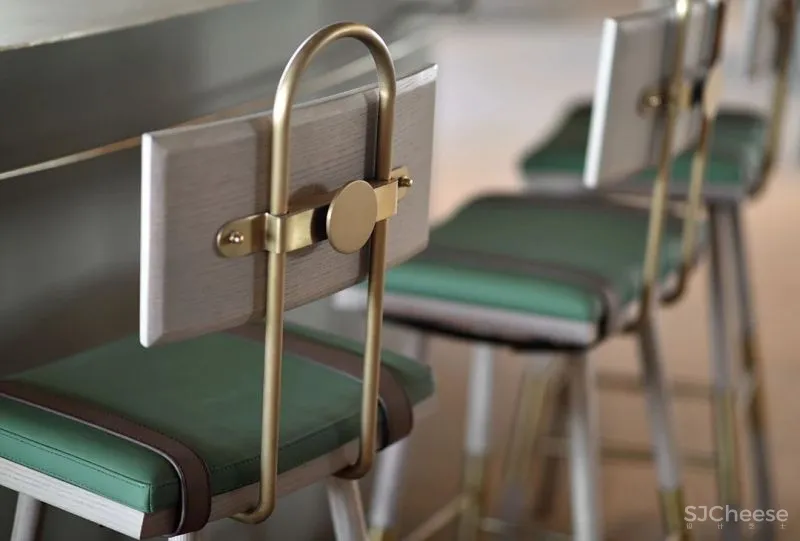 关联以空间的「解构性」和「抽象性」 构序「超现实的界面」