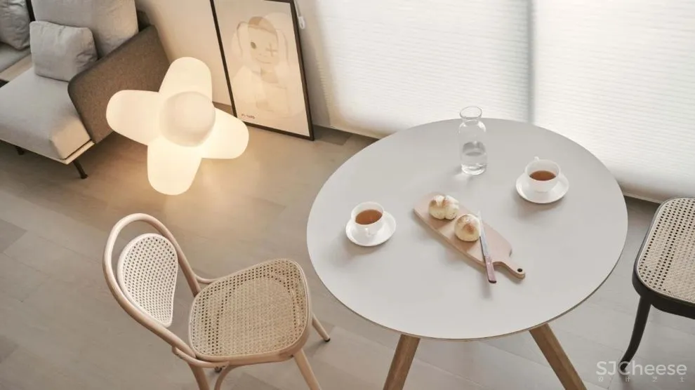 原木纯白空间感,简约轻盈的台式美宅