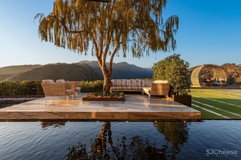 1800㎡ 的别墅 ,月租金248万,主卧天窗全打开,再次刷新豪宅认知!