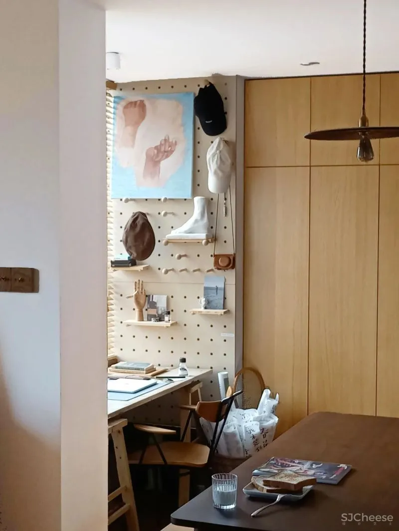摄影师买下53㎡小公寓,原木、收纳、猫咪别墅...把“日杂风”带回家!