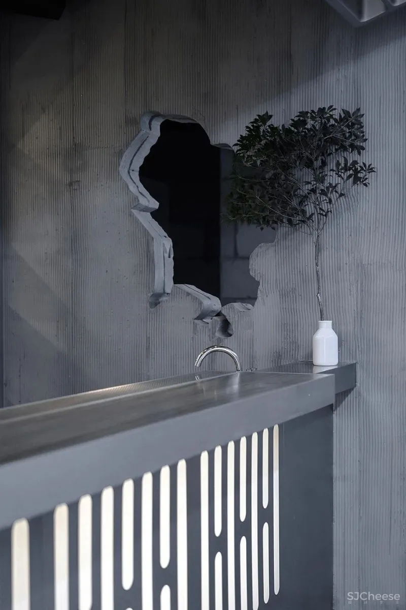 小空间内的未来聚集地 onnnnnne more酒吧