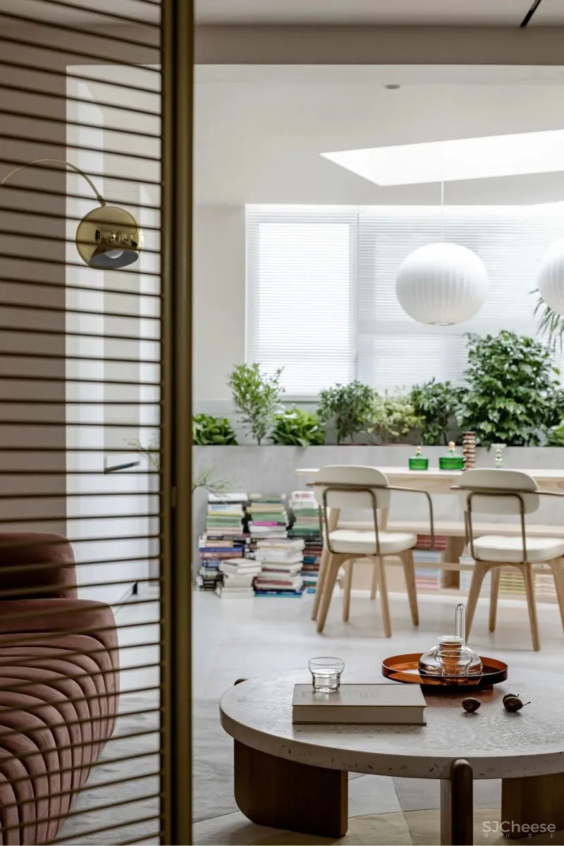 “书迷”教师夫妻的复古家,客厅卧室打通,餐厅放阳台,90㎡显大3倍!美呆!