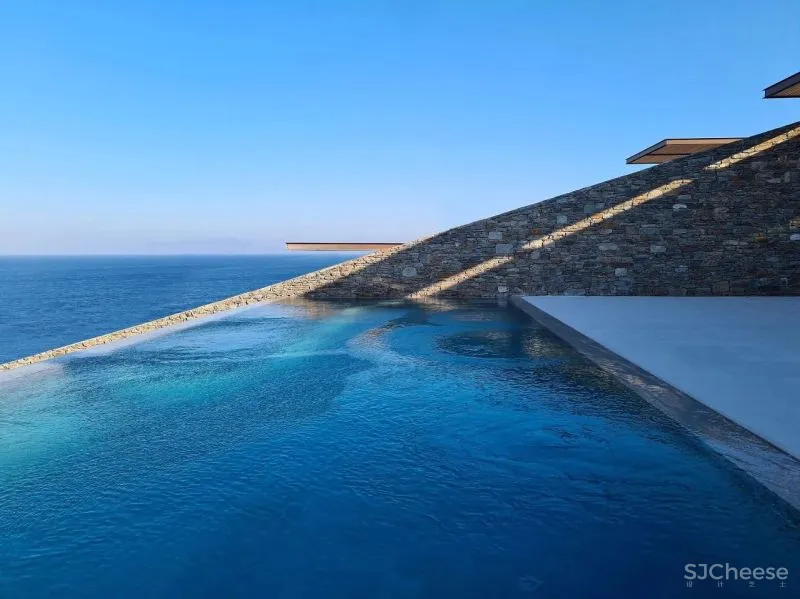 藏在山体里的“隐身”别墅，这才是真正与自然融为一体