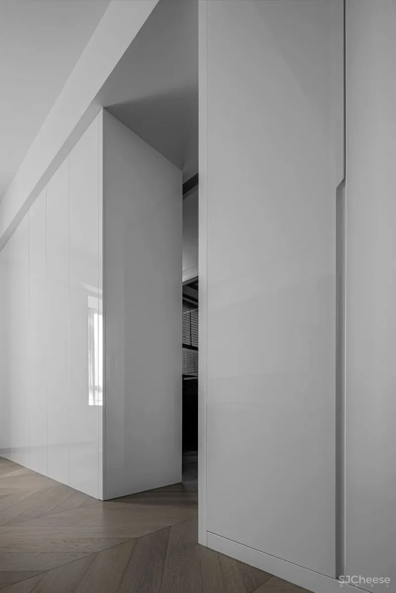 由里空间设计 × 私宅:纯净线条