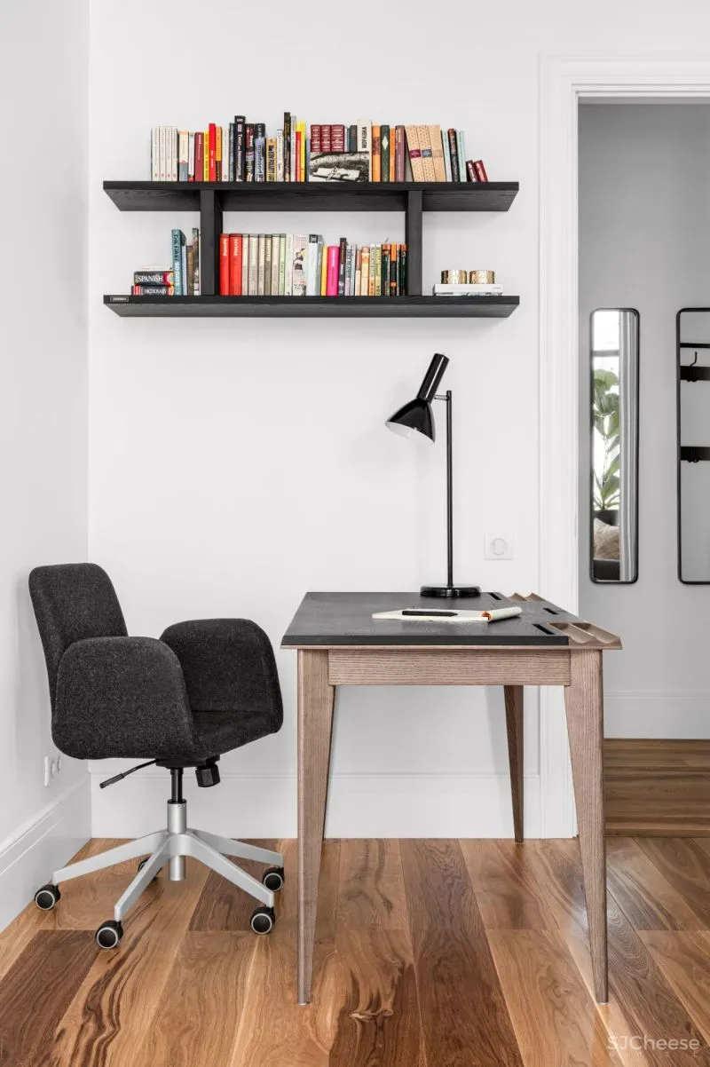 虽然面积只有75平米,可是这个家让我们看到了古典、时髦以及各种有趣的物件