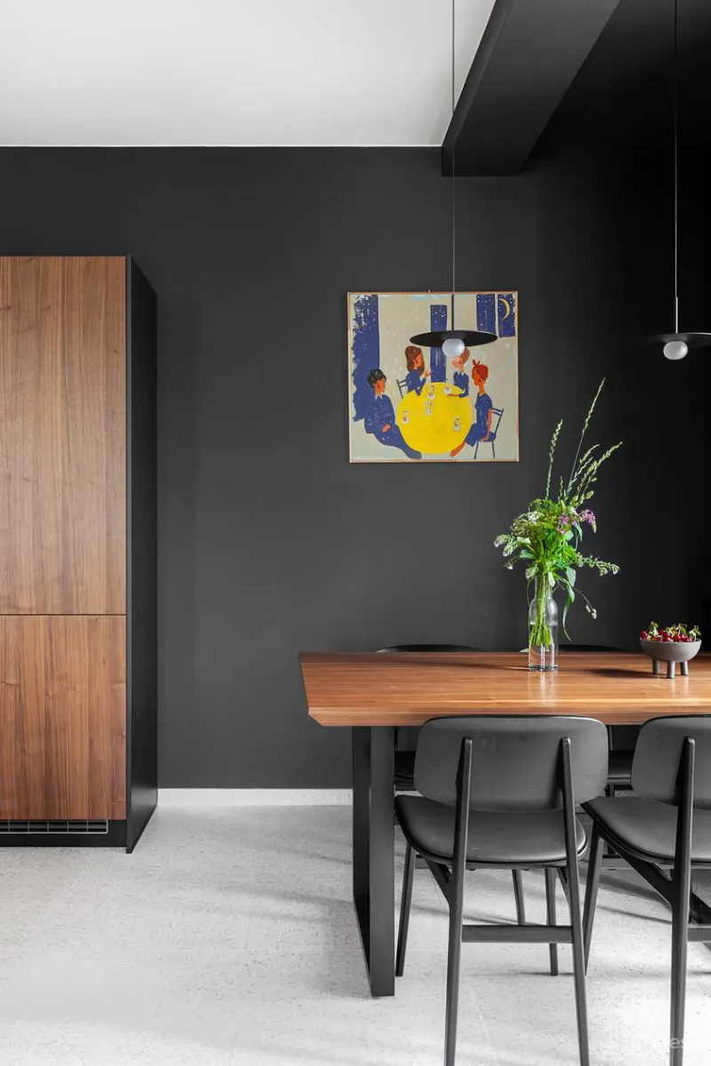 100㎡ 两室一厅，黑色墙面这样使用一点都不沉闷