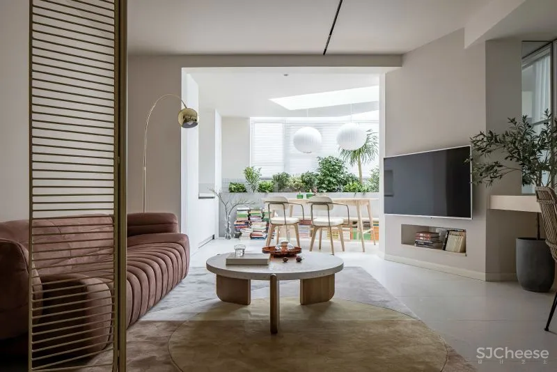 “书迷”教师夫妻的复古家,客厅卧室打通,餐厅放阳台,90㎡显大3倍!美呆!