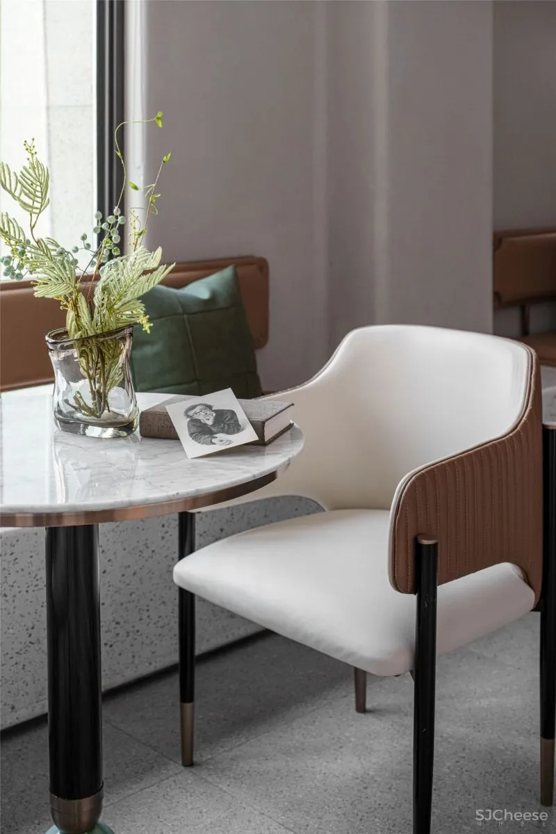 旭辉 x S.U.N 这个咖啡吧看起来不错，等等、他们好像还卖房子