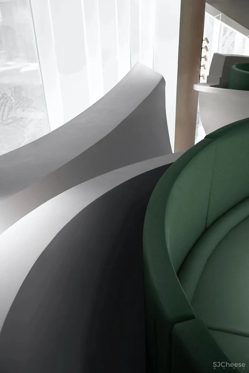 关联以空间的「解构性」和「抽象性」 构序「超现实的界面」