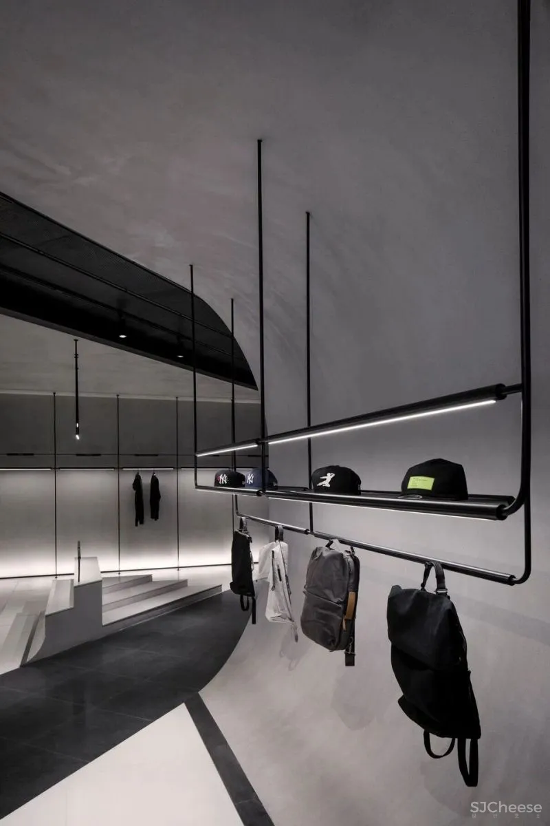 街头潮牌集合店Akenz上海TX mall旗舰店,滑板文化植入空间中