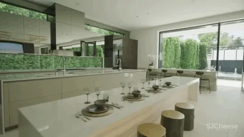 3亿一栋的别墅,仅看到车库就跪了!