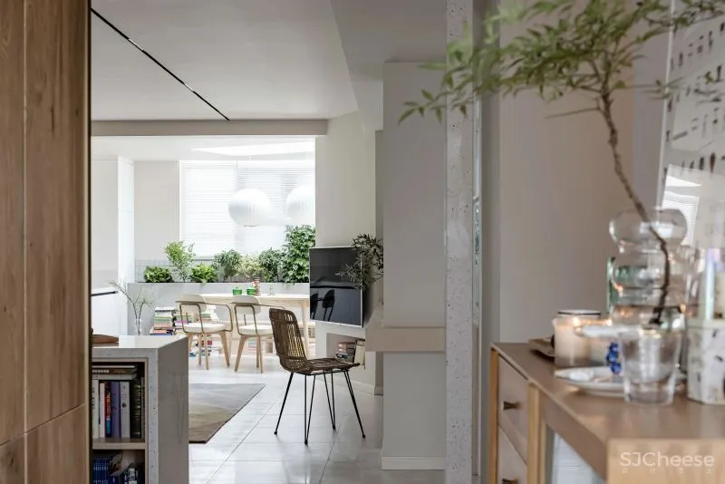 “书迷”教师夫妻的复古家,客厅卧室打通,餐厅放阳台,90㎡显大3倍!美呆!