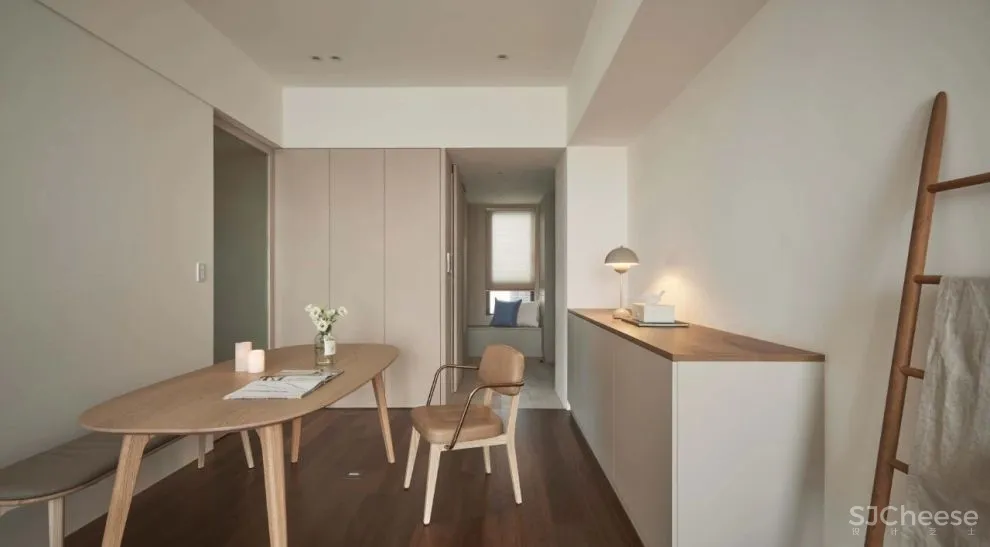 原木纯白空间感,简约轻盈的台式美宅