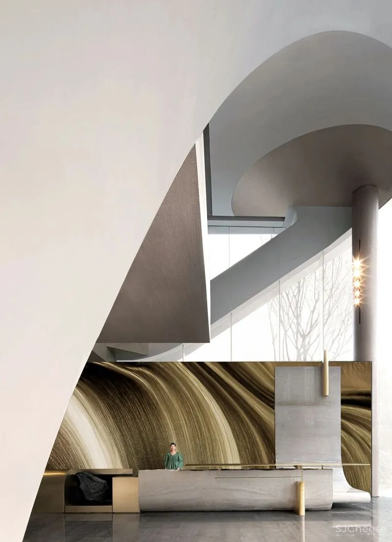 关联以空间的「解构性」和「抽象性」 构序「超现实的界面」